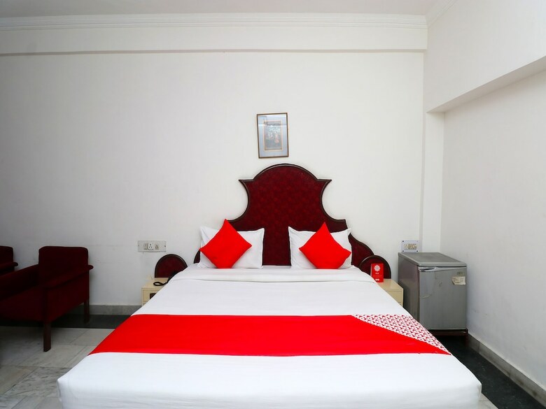 Oyo 29566 Hotel Mid Town