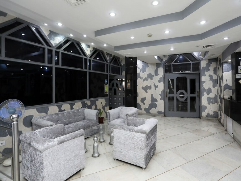 Oyo 29566 Hotel Mid Town