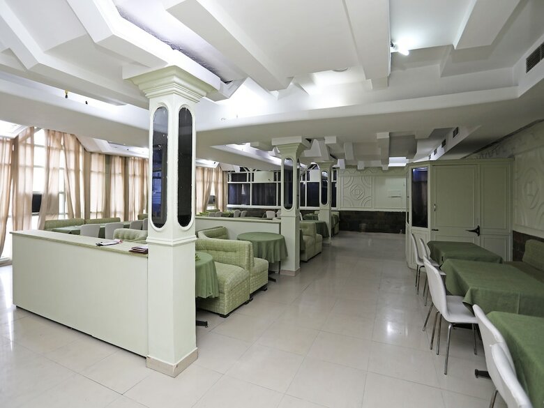 Oyo 29566 Hotel Mid Town
