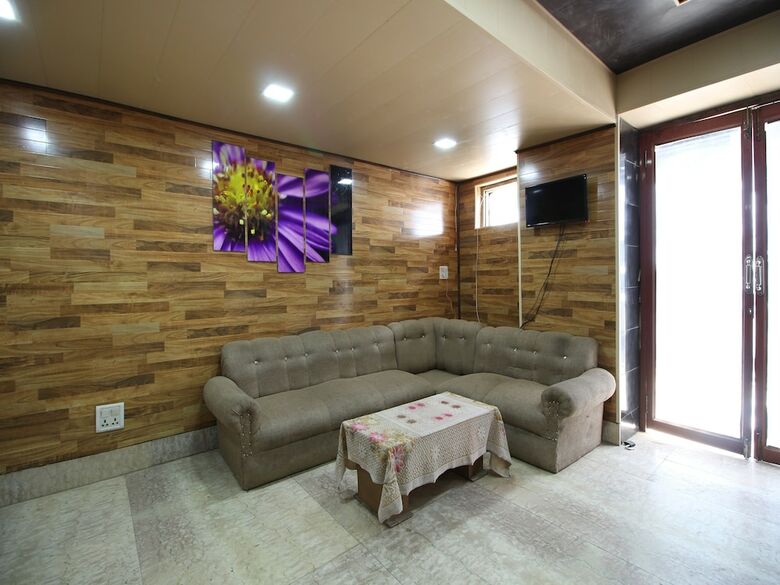 Oyo 29553 Hotel Essar