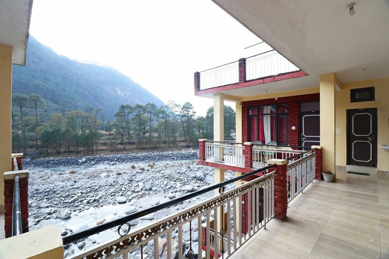 Hotel Oyo 23275 Shiv Ganga View