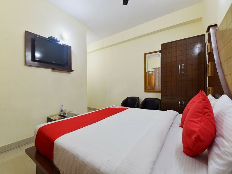Oyo 28322 Hotel Paradise