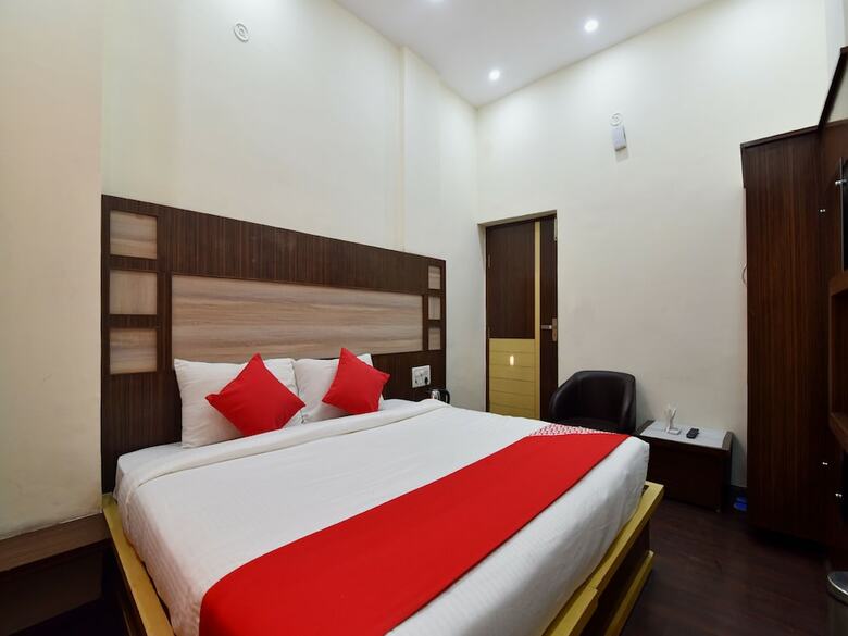 Oyo 28322 Hotel Paradise