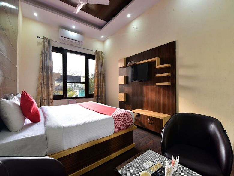 Oyo 28322 Hotel Paradise