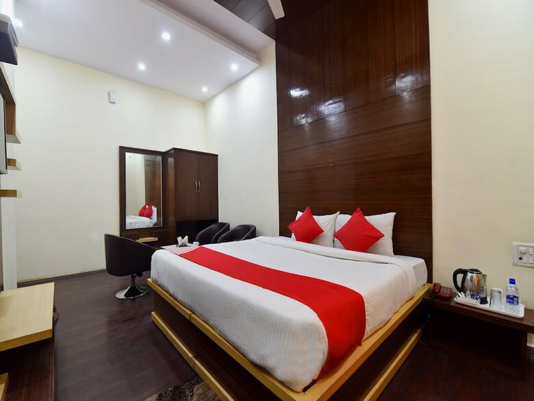 Oyo 28322 Hotel Paradise