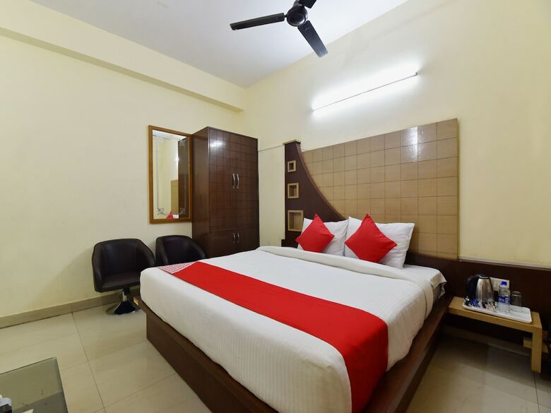 Oyo 28322 Hotel Paradise