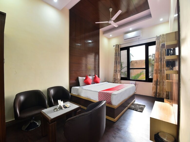 Oyo 28322 Hotel Paradise
