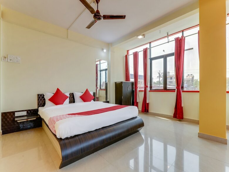 Hotel Collection O 30095 Nauroji Nagar Marg