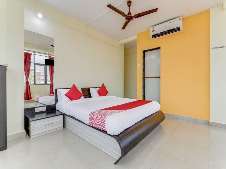 Hotel Collection O 30095 Nauroji Nagar Marg