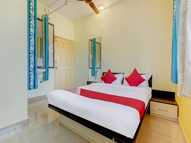 Hotel Collection O 30095 Nauroji Nagar Marg