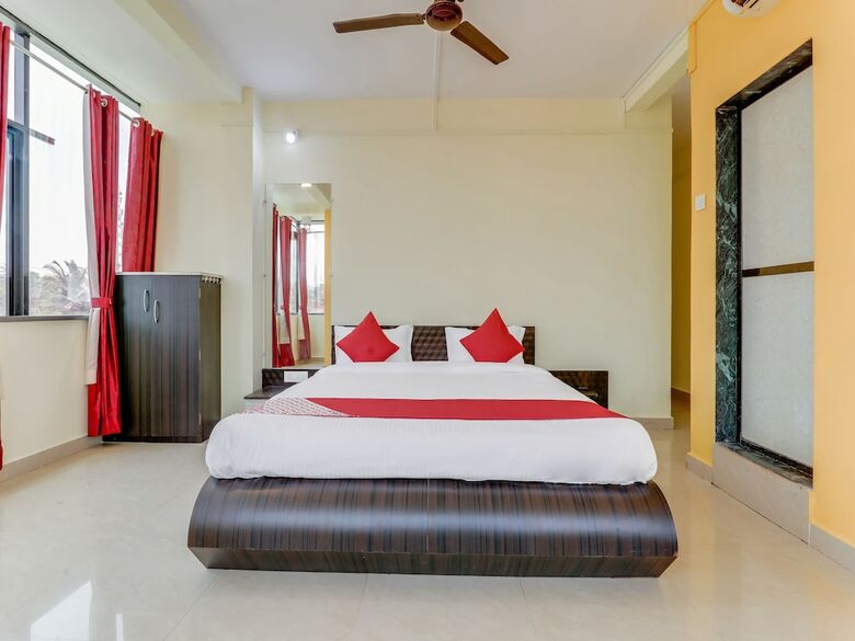 Hotel Collection O 30095 Nauroji Nagar Marg