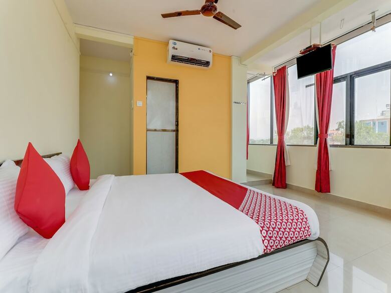 Hotel Collection O 30095 Nauroji Nagar Marg