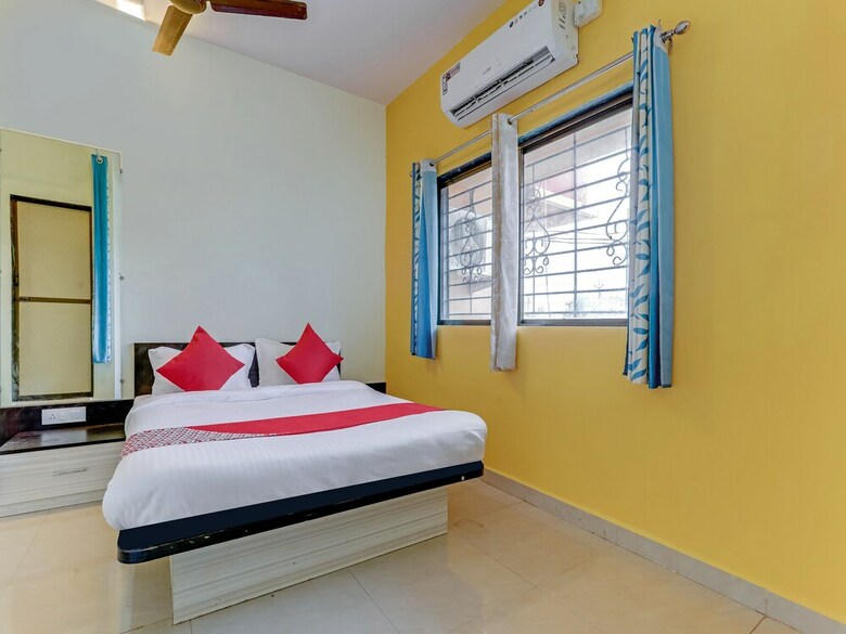 Hotel Collection O 30095 Nauroji Nagar Marg