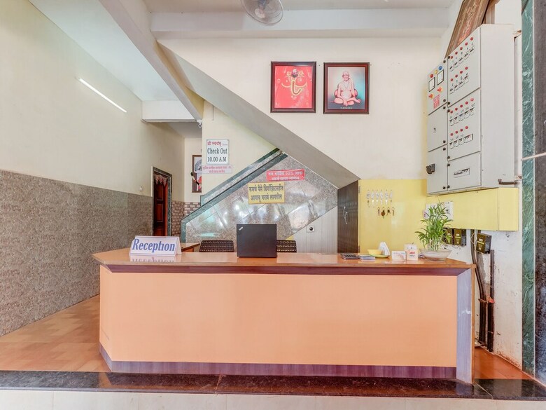 Hotel Collection O 30095 Nauroji Nagar Marg