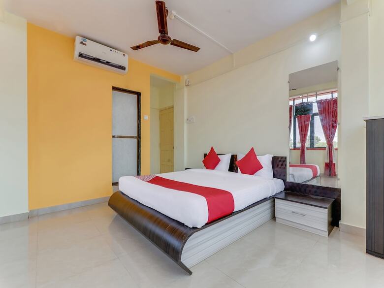 Hotel Collection O 30095 Nauroji Nagar Marg