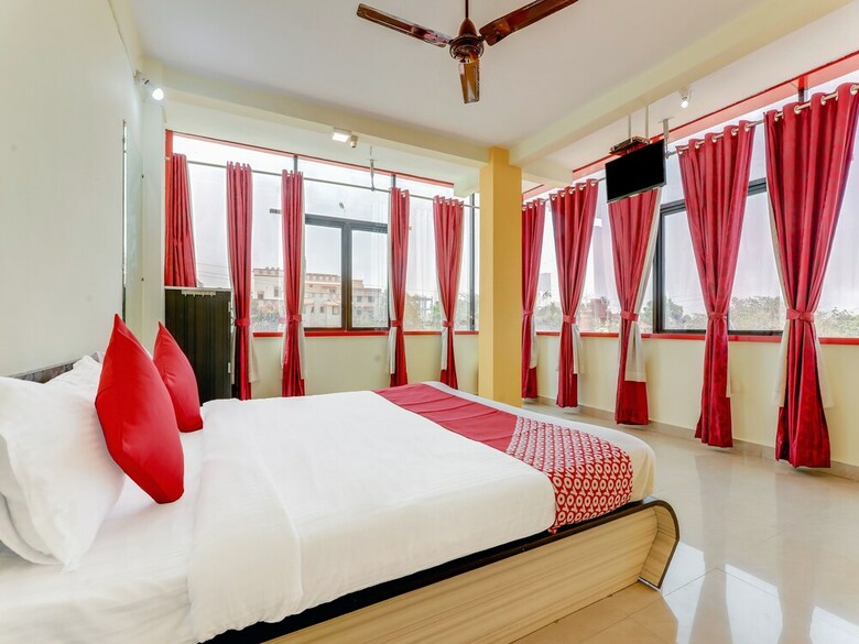 Hotel Collection O 30095 Nauroji Nagar Marg