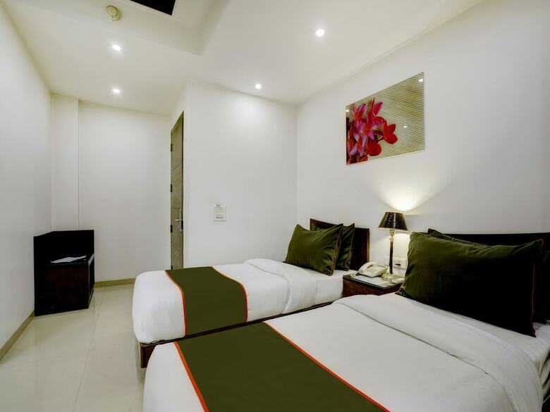 Hotel Collection O 30095 Nauroji Nagar Marg