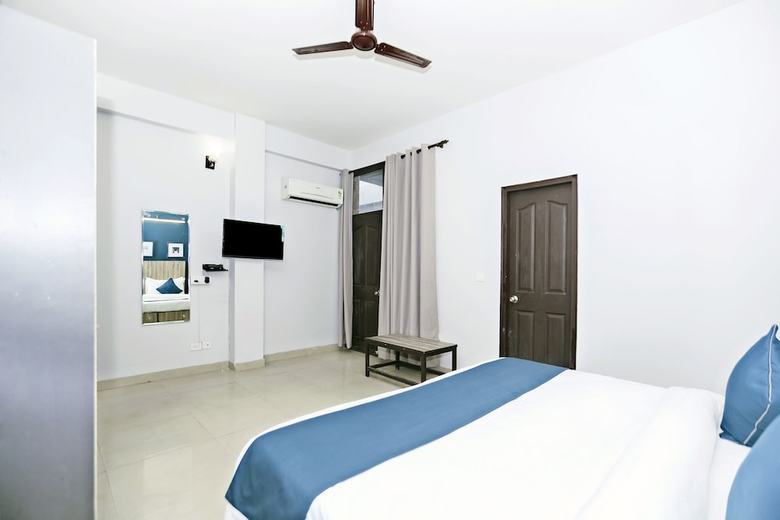Hotel Silverkey Executive Stays 30271 Shoprix Mall Sector 61