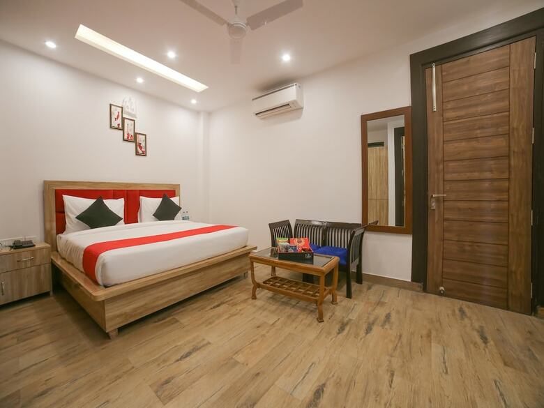 Hotel Collection O 30076 Main Chhatarpur Road Asola