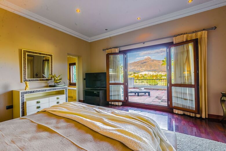 Oleholidays Villa Holy Nueva Andaluc�a