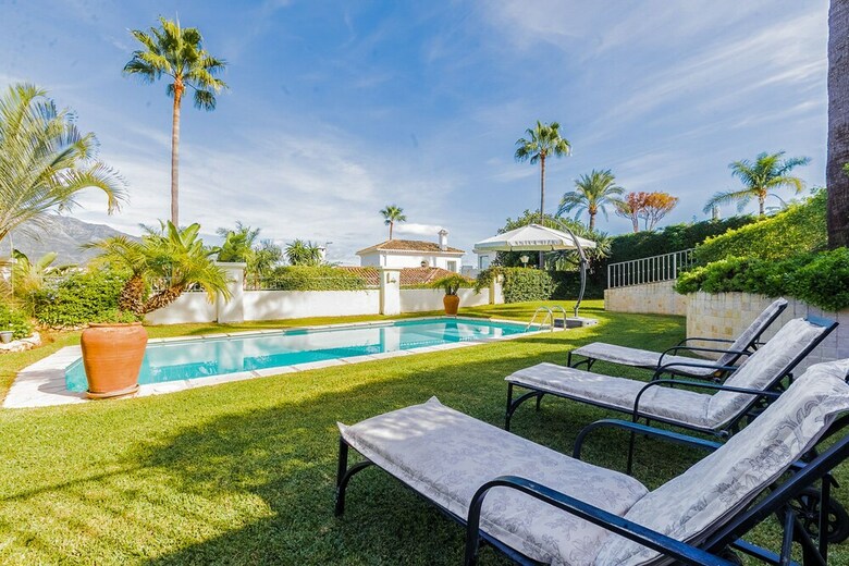 Oleholidays Villa Holy Nueva Andaluc�a