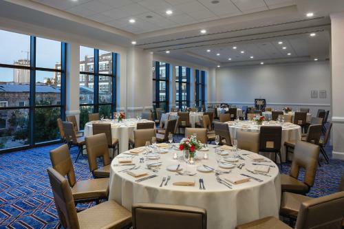 The Higgins Hotel New Orleans, Curio Collection By Hilton