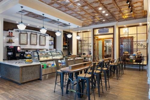 The Higgins Hotel New Orleans, Curio Collection By Hilton