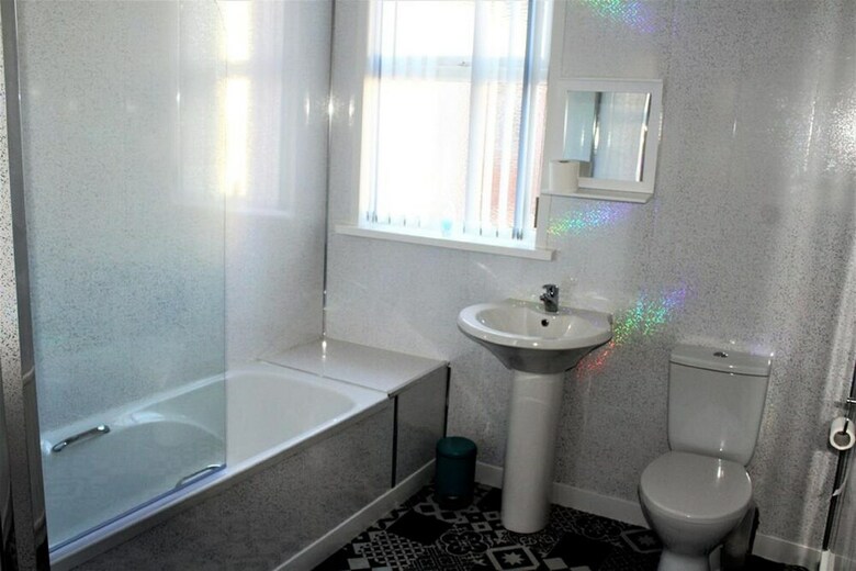96 Tennent St Guest House New