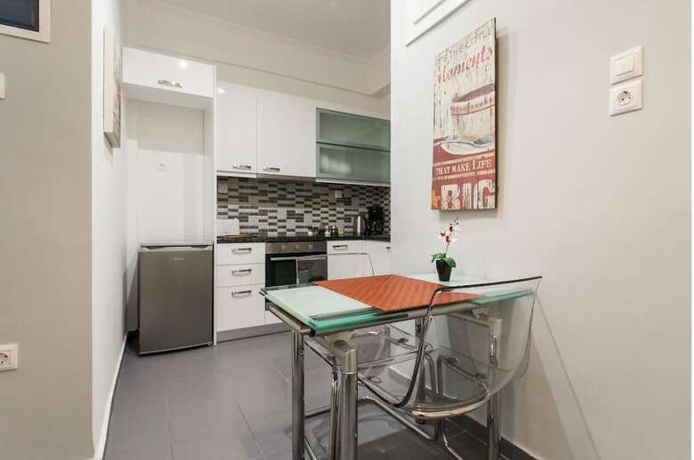 Nicholas Point Apartments And Rooms