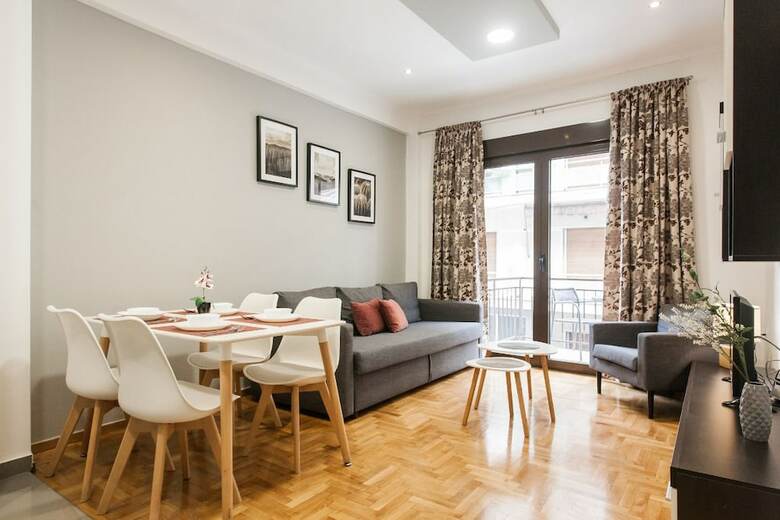 Nicholas Point Apartments And Rooms