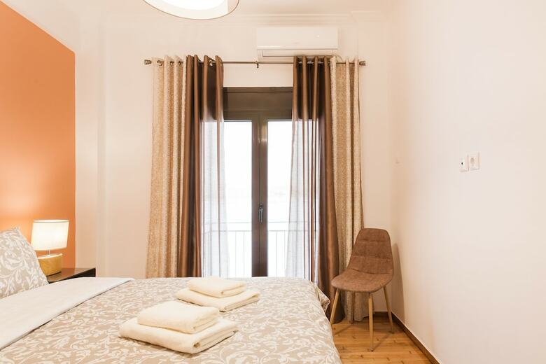 Nicholas Point Apartments And Rooms
