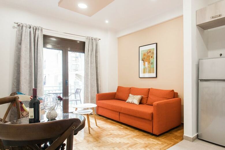 Nicholas Point Apartments And Rooms