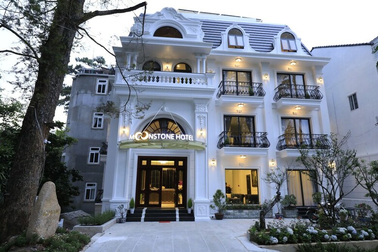 Moonstone Hotel