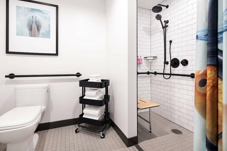 Hotel Moxy Louisville Downtown