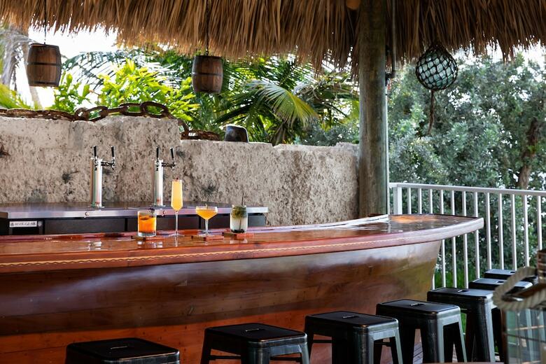 Hotel Grassy Flats Resort & Beach Club