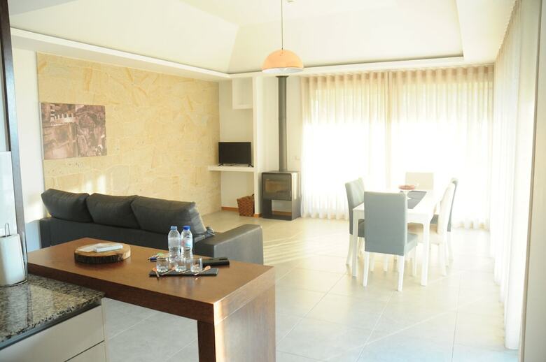 Hotel Dobau Village