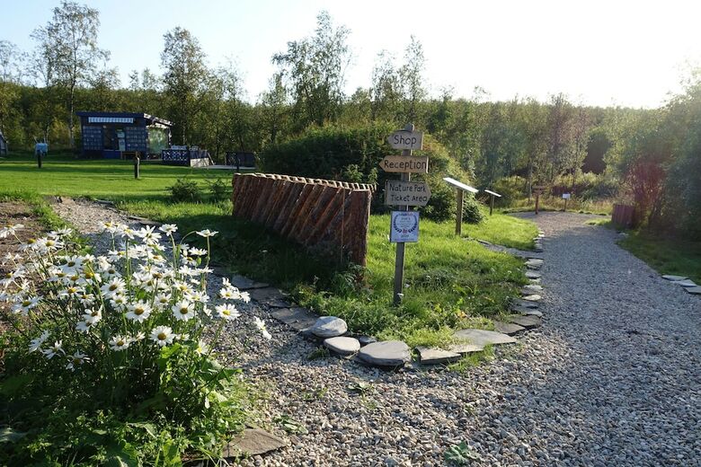 Wild Caribou Dome & Wilderness Cabin