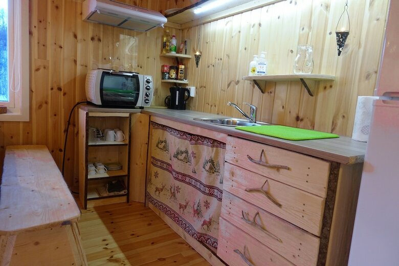 Wild Caribou Dome & Wilderness Cabin