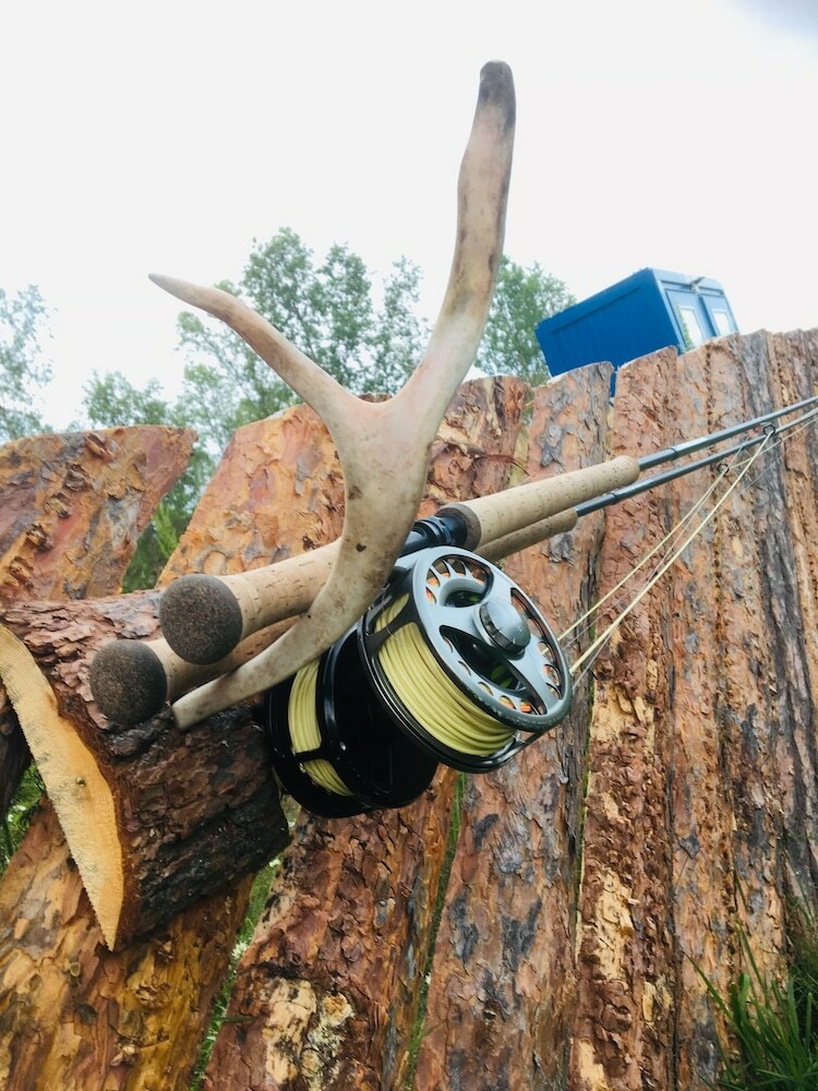 Wild Caribou Dome & Wilderness Cabin