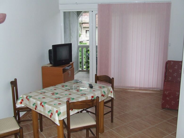 Apartments Lazovi?