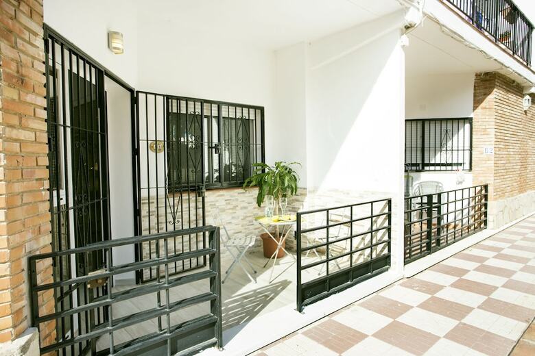 Apartamentos Center Garden & Pool