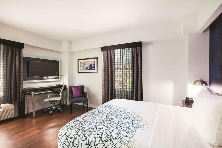 Hotel Lawrence Downtown Dallas