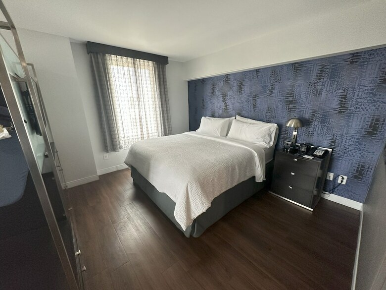 Hotel Lawrence Downtown Dallas