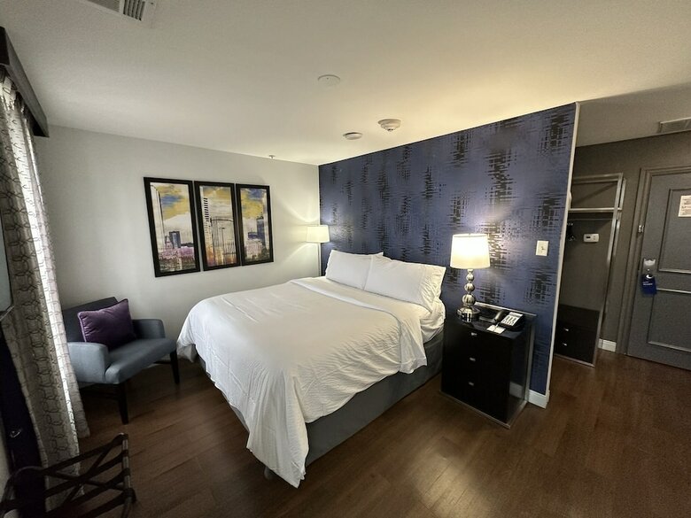 Hotel Lawrence Downtown Dallas
