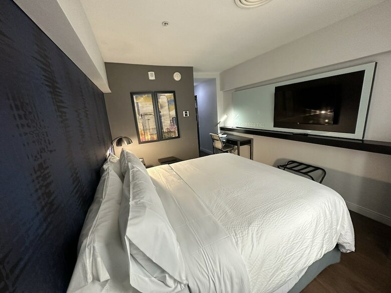 Hotel Lawrence Downtown Dallas