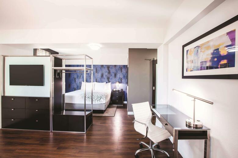 Hotel Lawrence Downtown Dallas