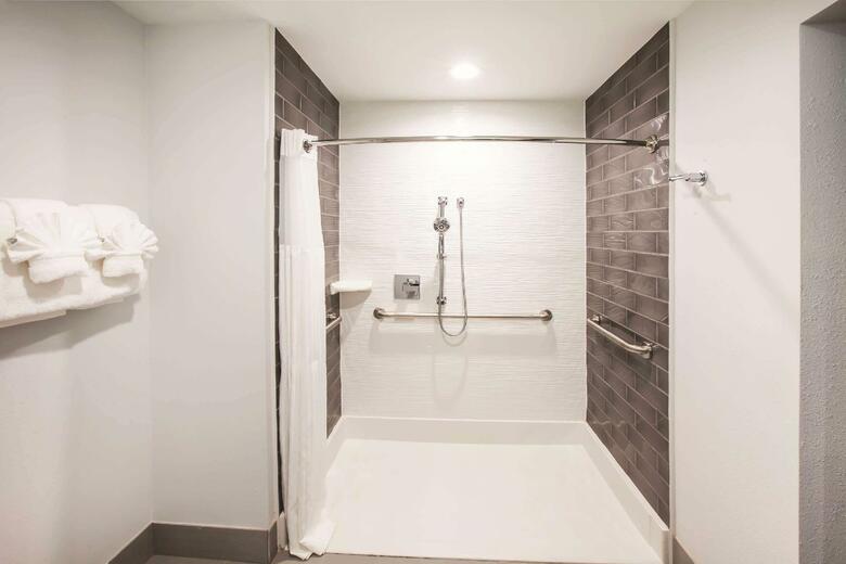 Hotel Lawrence Downtown Dallas