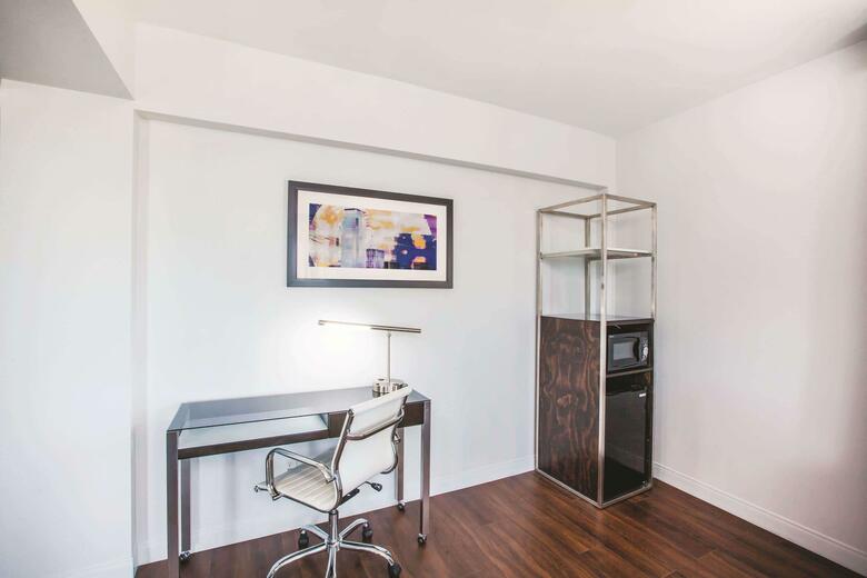 Hotel Lawrence Downtown Dallas