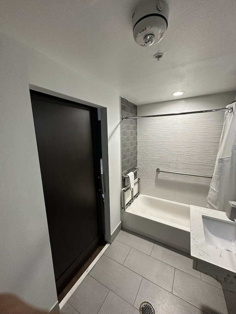 Hotel Lawrence Downtown Dallas