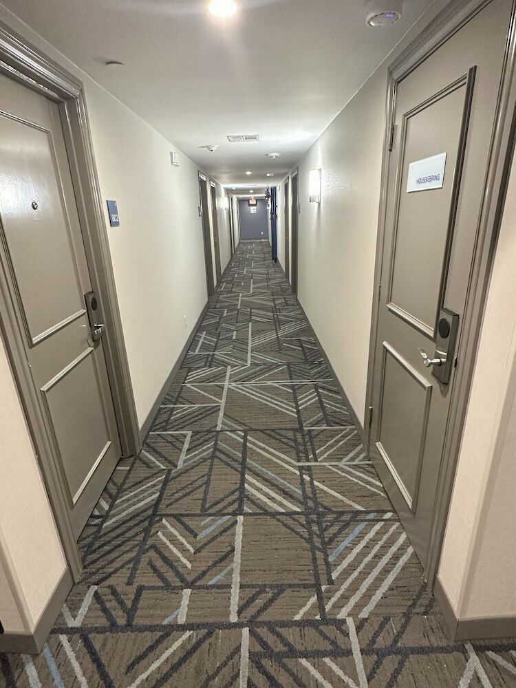 Hotel Lawrence Downtown Dallas
